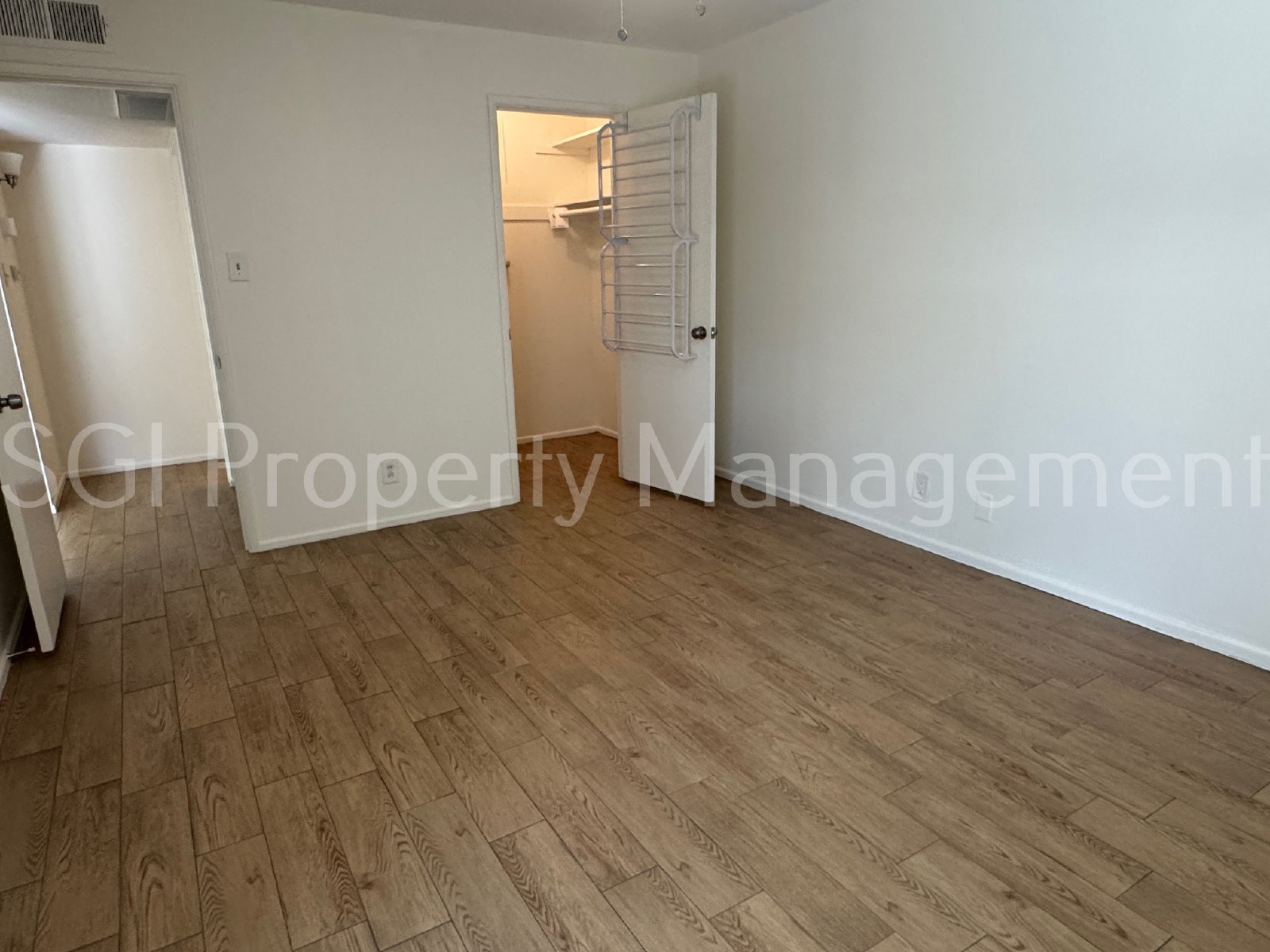 Great unit ready for your move in property image