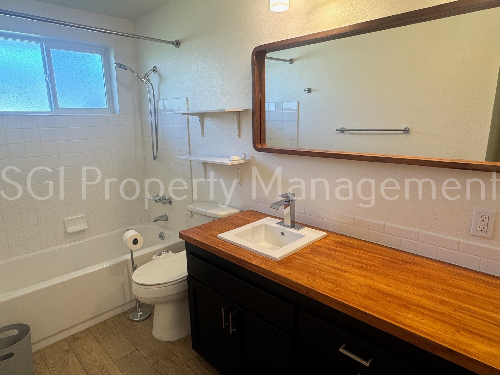 Great unit ready for your move in property image