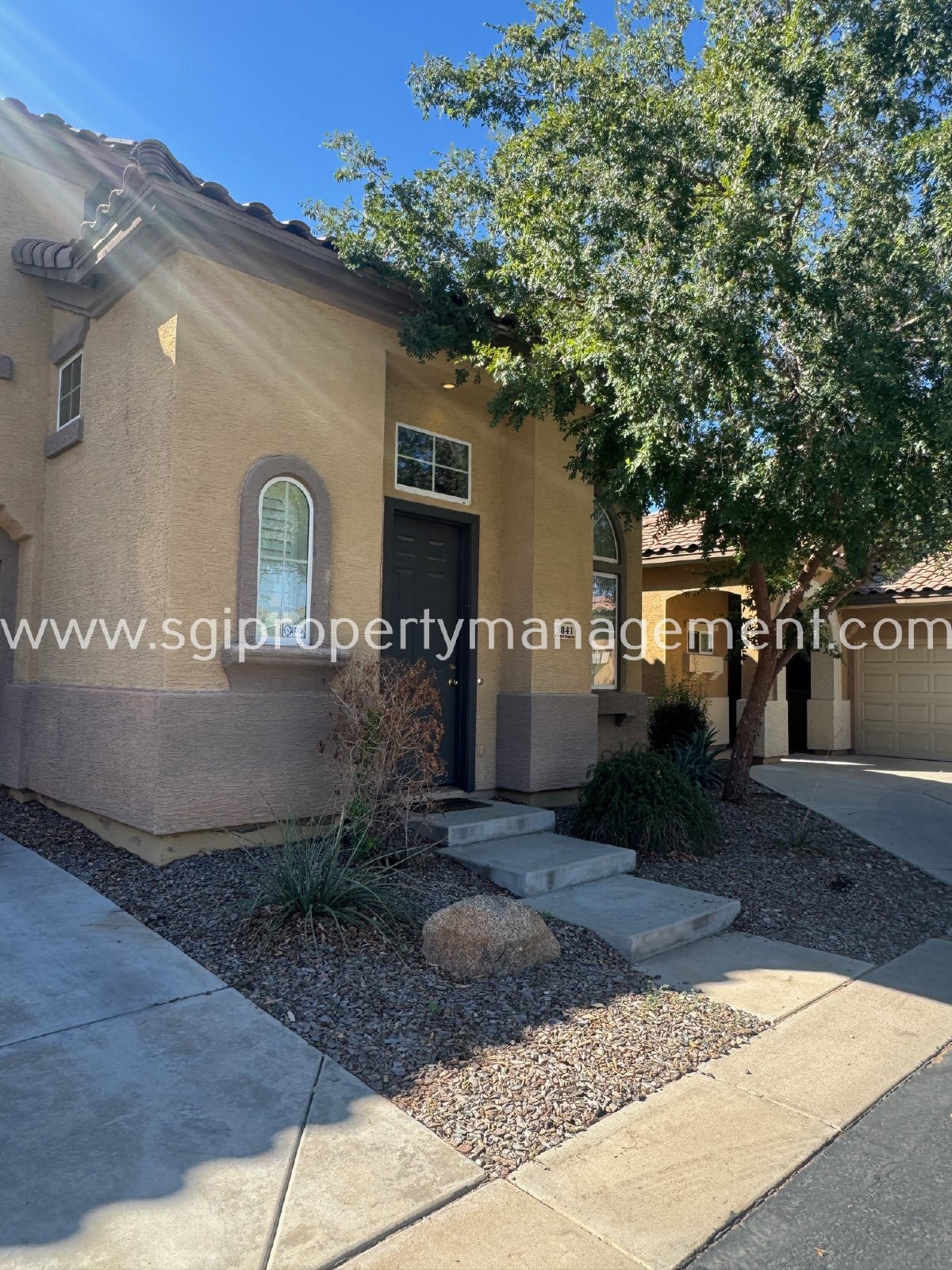 Beautiful 2 bedroom condo in gated community property image