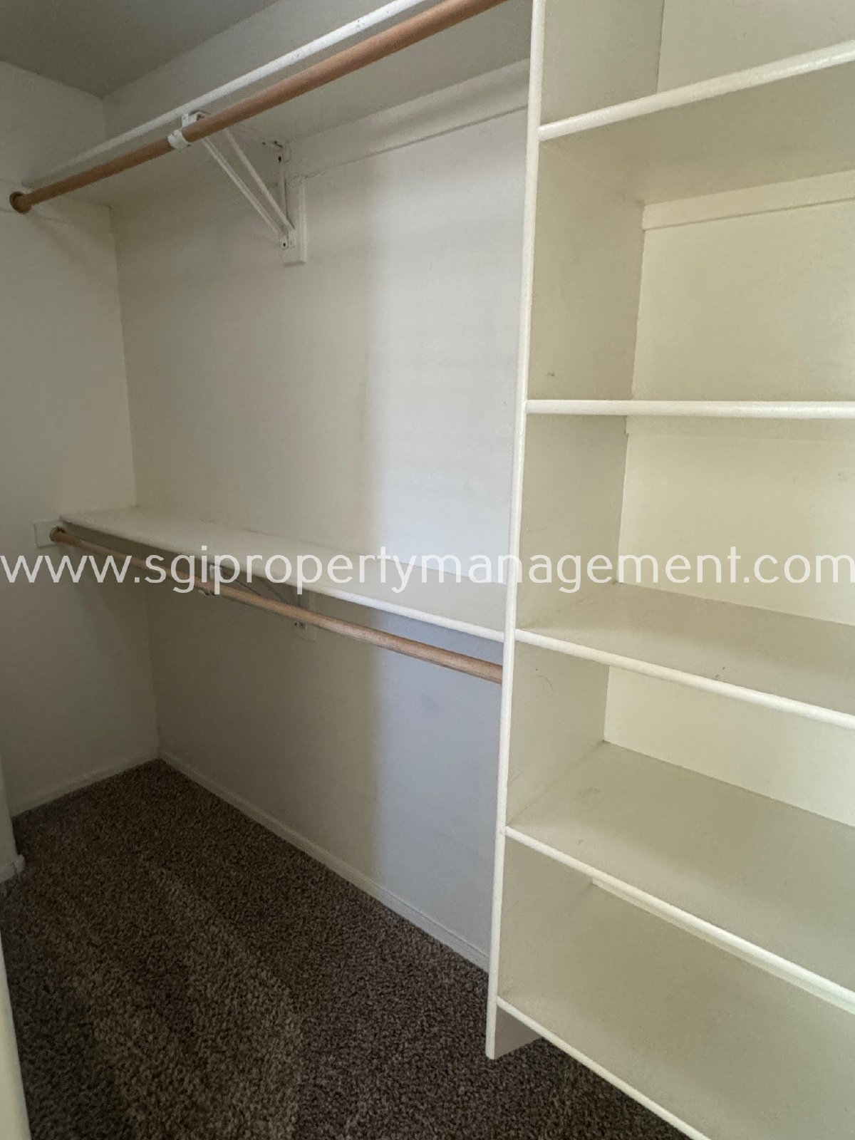 Beautiful 2 bedroom condo in gated community property image