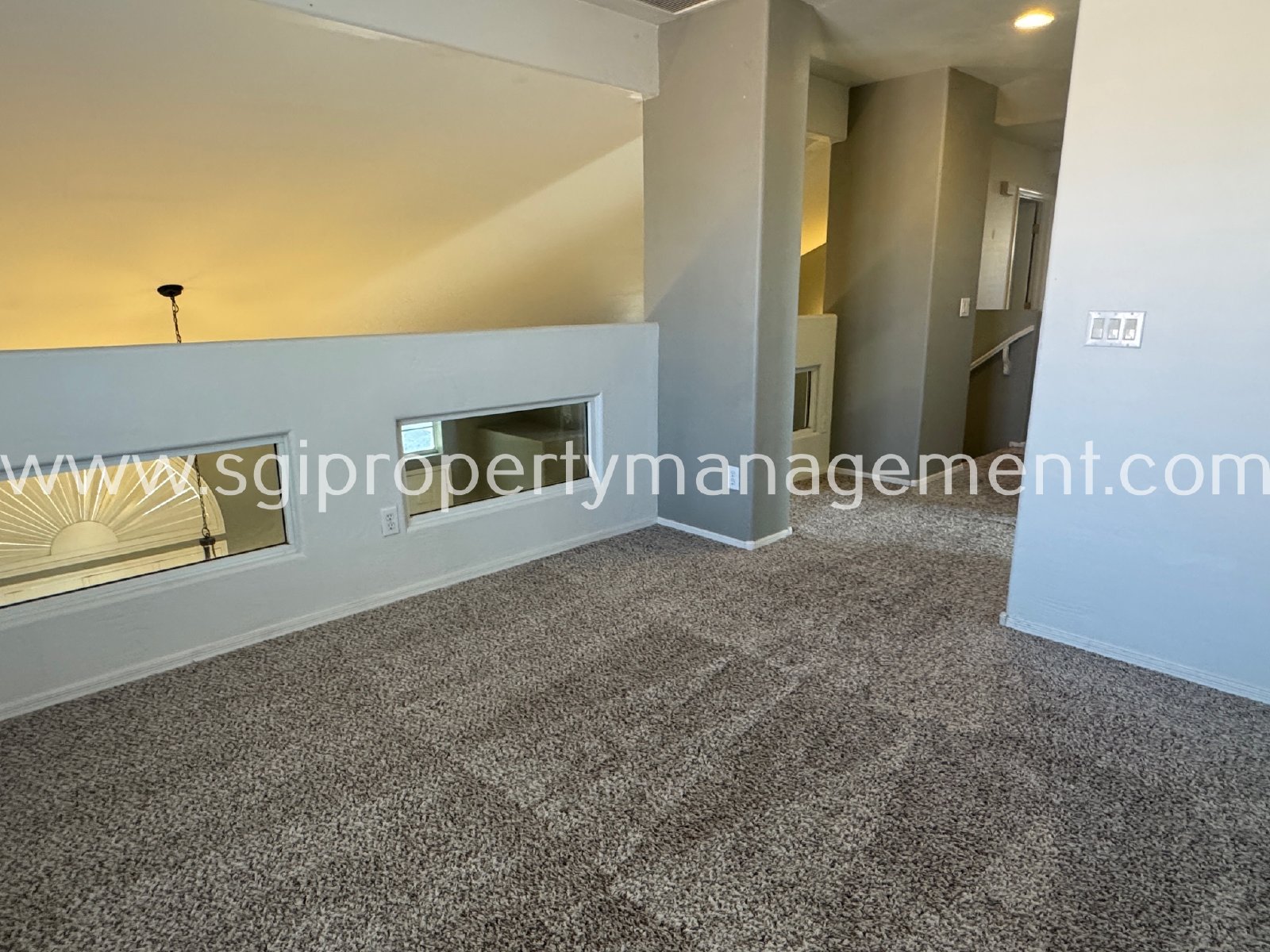 Beautiful 2 bedroom condo in gated community property image