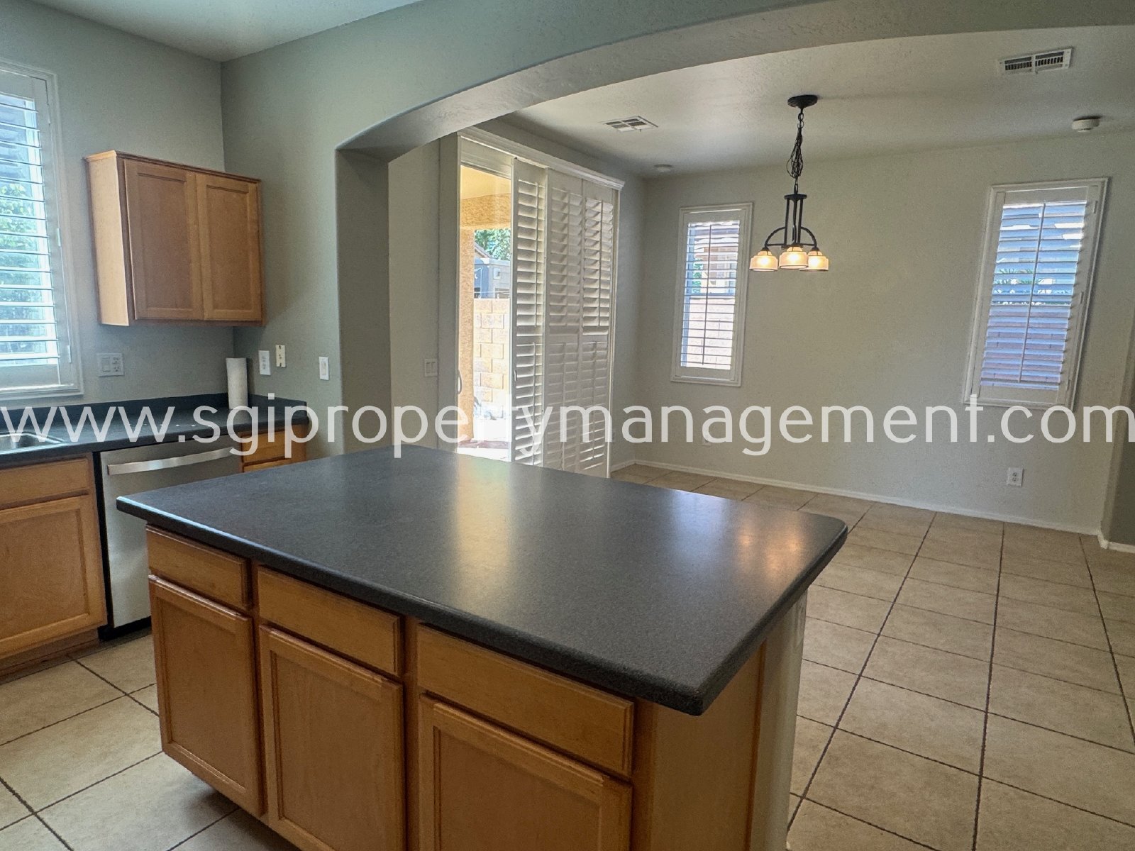 Beautiful 2 bedroom condo in gated community property image