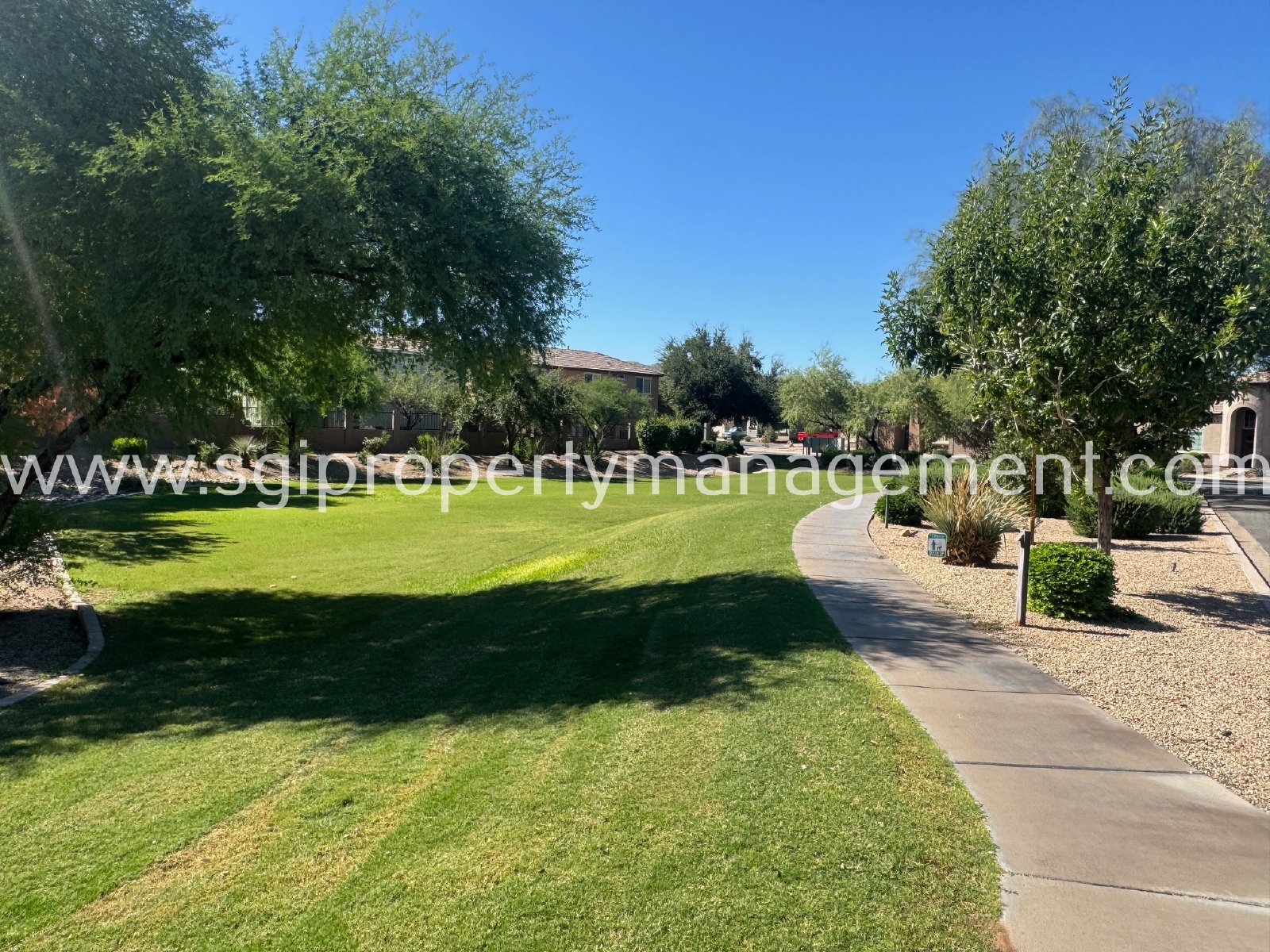 Beautiful 2 bedroom condo in gated community property image