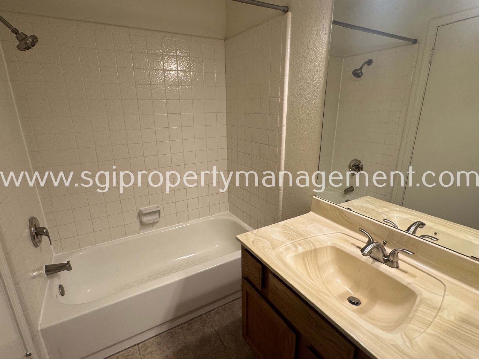 Cute 2 bedroom townhouse in quiet community property image