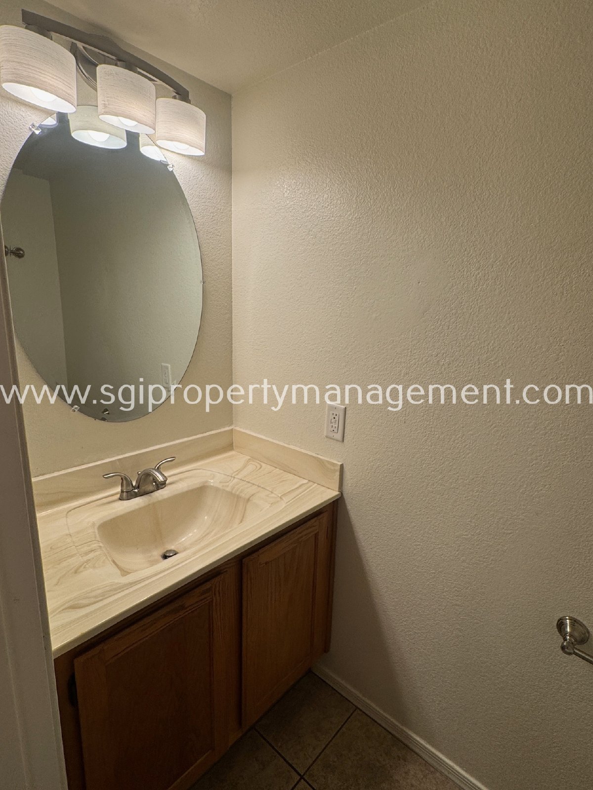 Cute 2 bedroom townhouse in quiet community property image