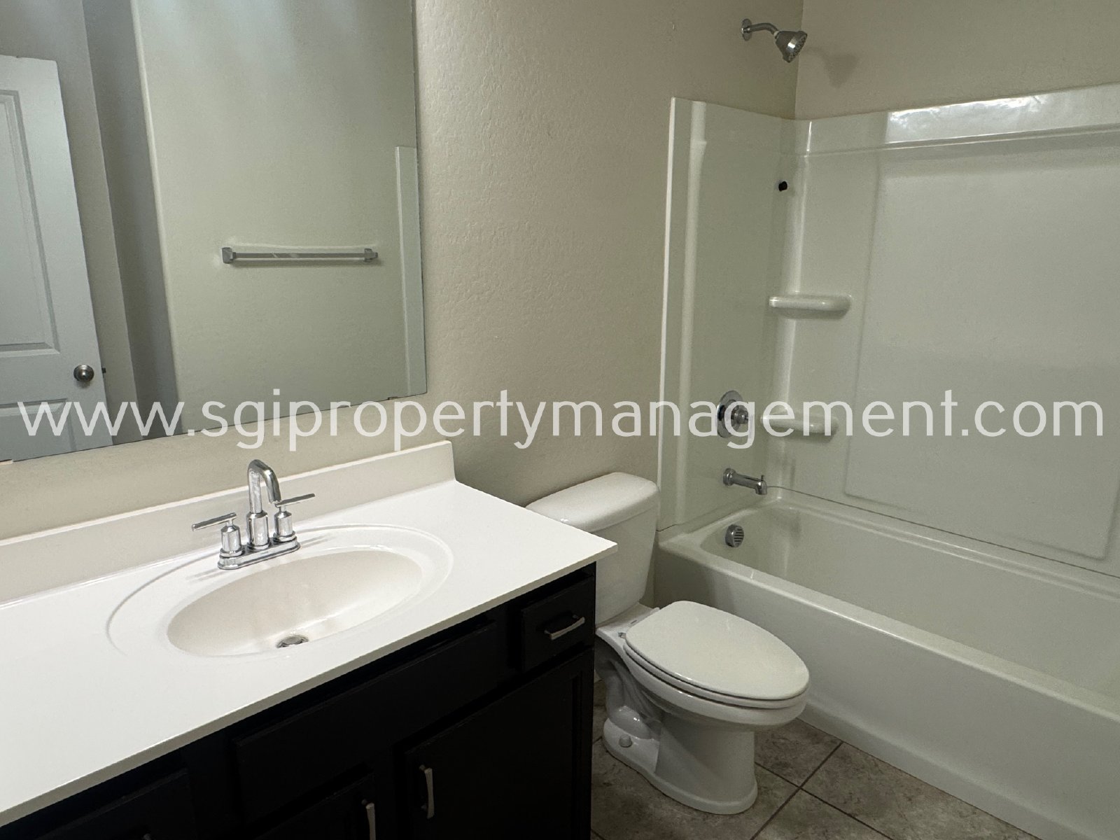 5 bedroom home with 3 car garage property image