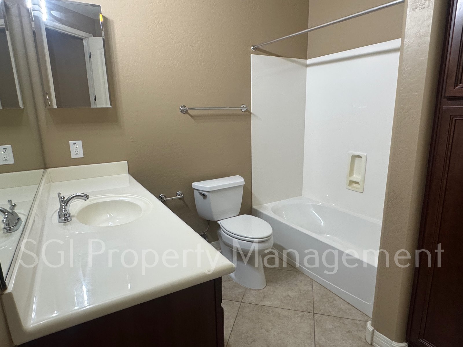 5 bedroom Waddell home with pool and spa property image