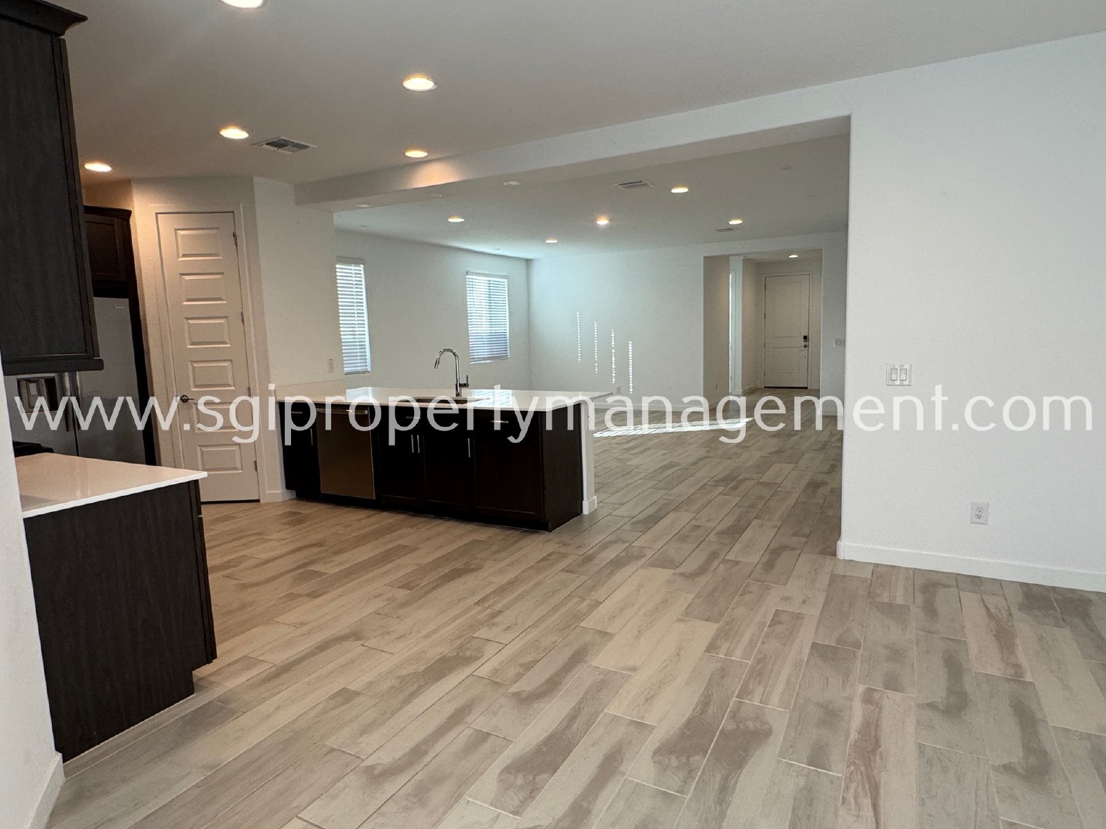 4 bedroom Waddell home property image