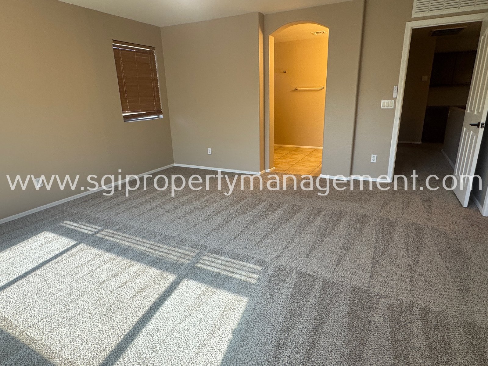 Spacious 5 bedroom home on corner lot property image