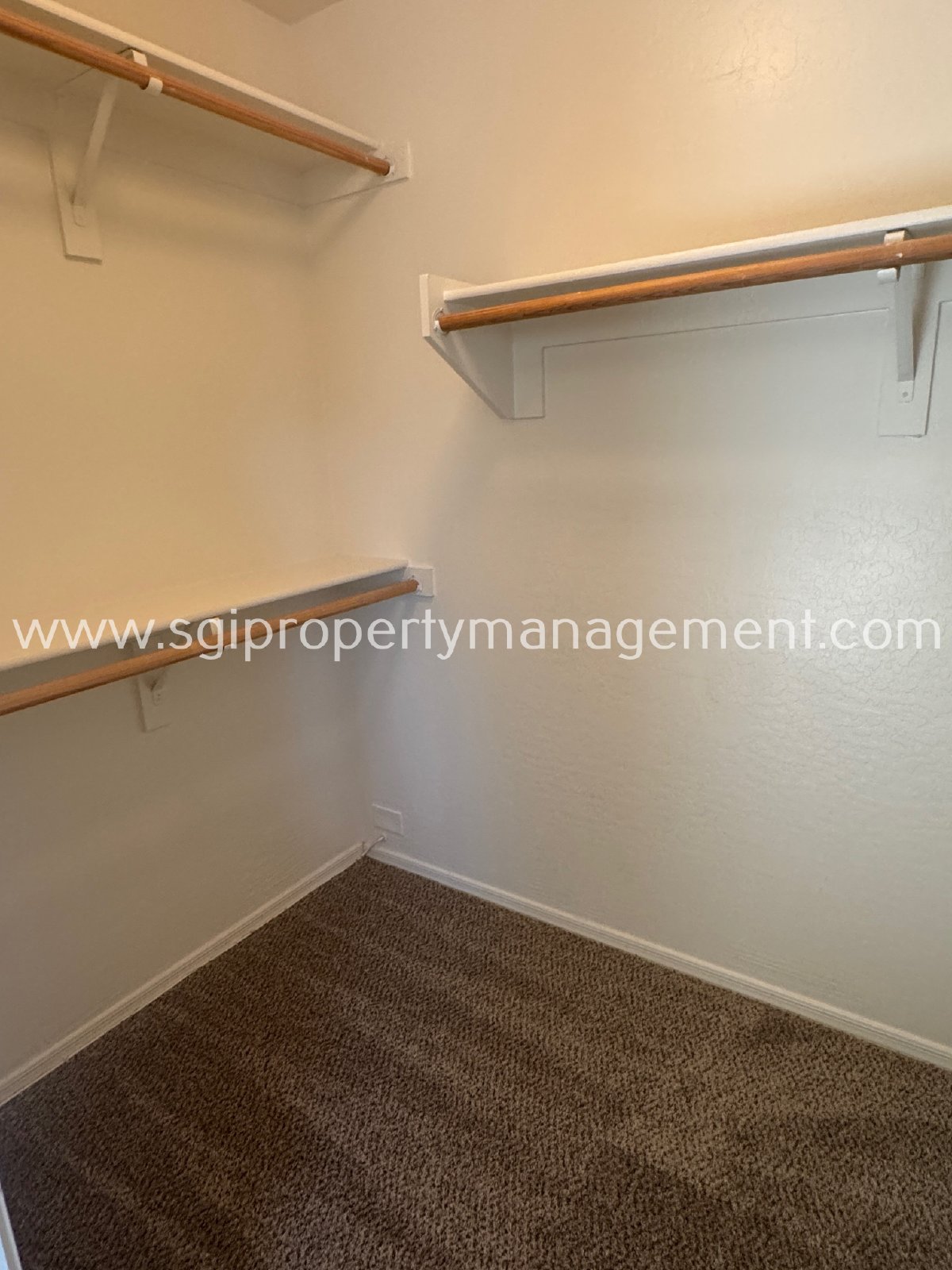 Spacious 5 bedroom home on corner lot property image