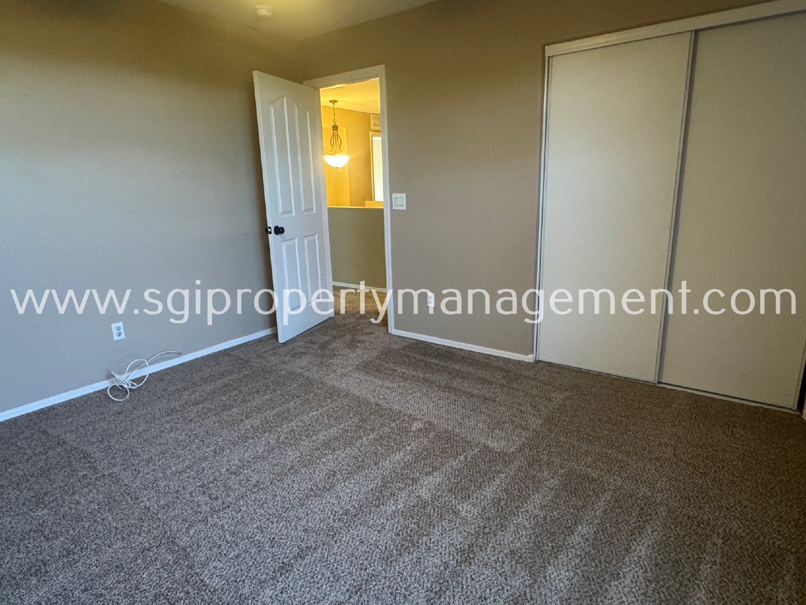 Spacious 5 bedroom home on corner lot property image