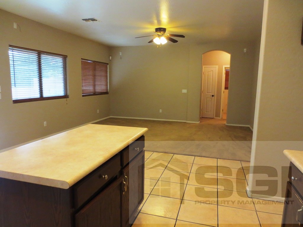 Spacious 5 bedroom home on corner lot property image