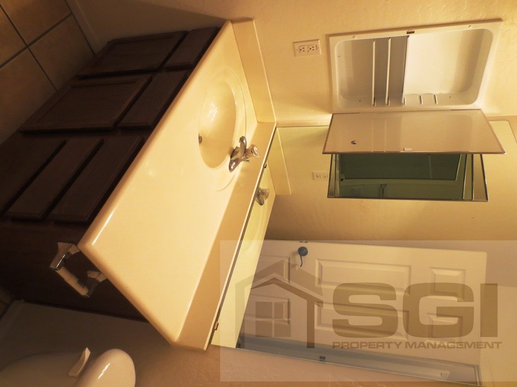 Spacious 5 bedroom home on corner lot property image