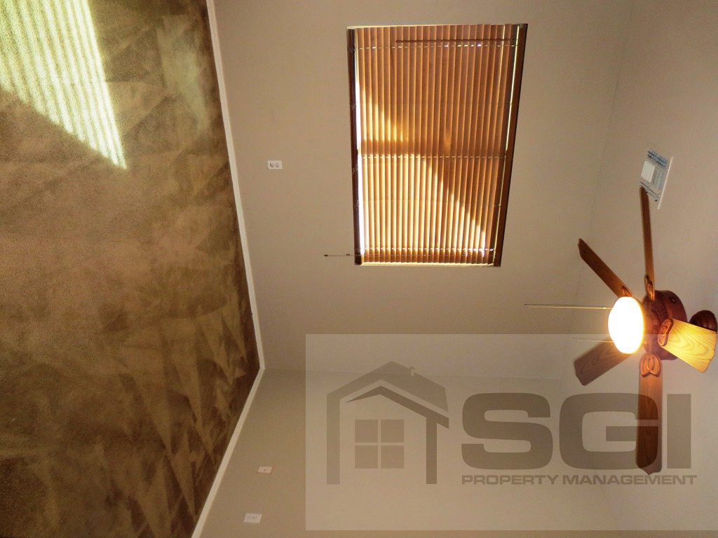 Spacious 5 bedroom home on corner lot property image