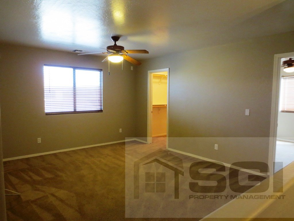 Spacious 5 bedroom home on corner lot property image