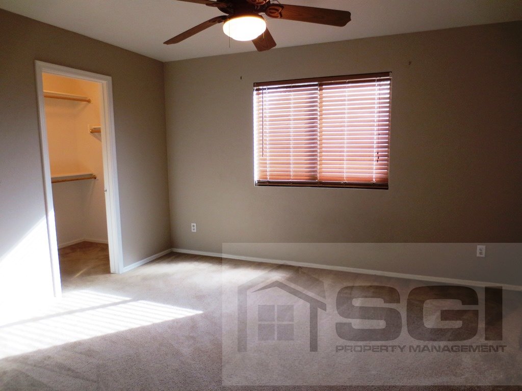 Spacious 5 bedroom home on corner lot property image