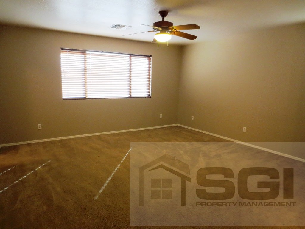 Spacious 5 bedroom home on corner lot property image