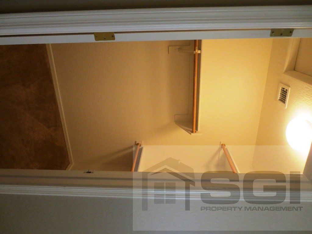 Spacious 5 bedroom home on corner lot property image