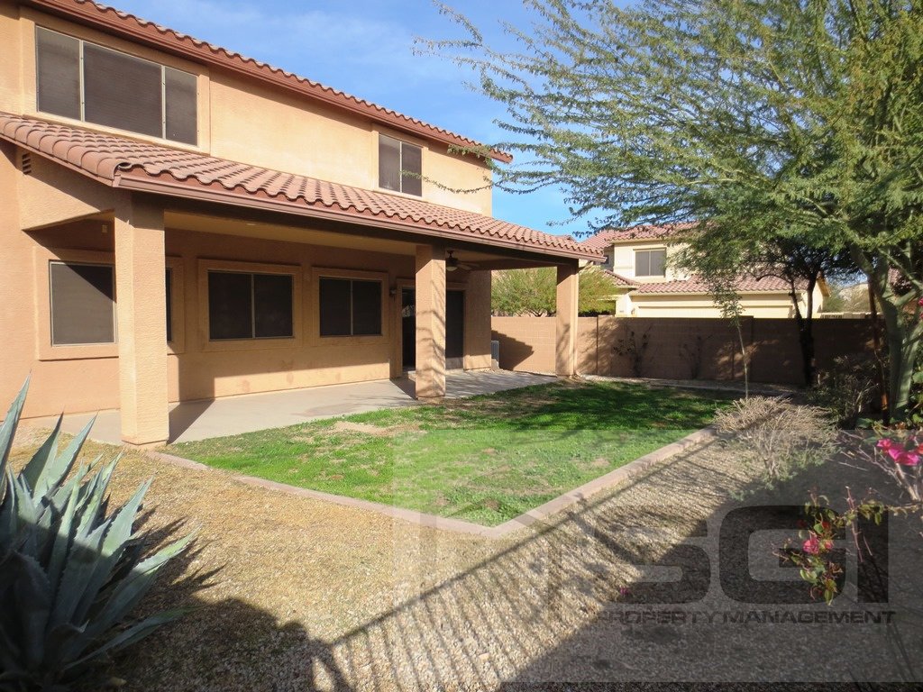 Spacious 5 bedroom home on corner lot property image