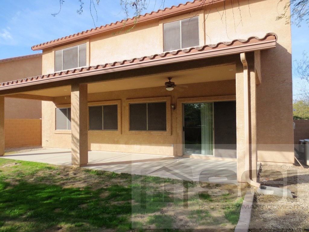 Spacious 5 bedroom home on corner lot property image