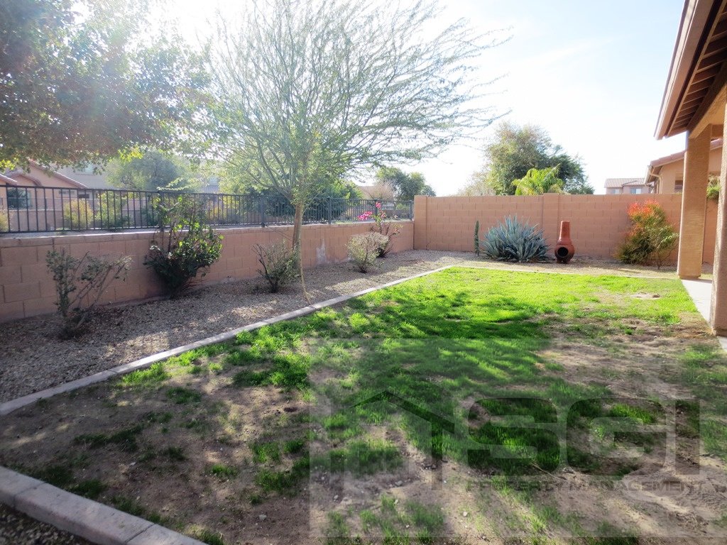 Spacious 5 bedroom home on corner lot property image