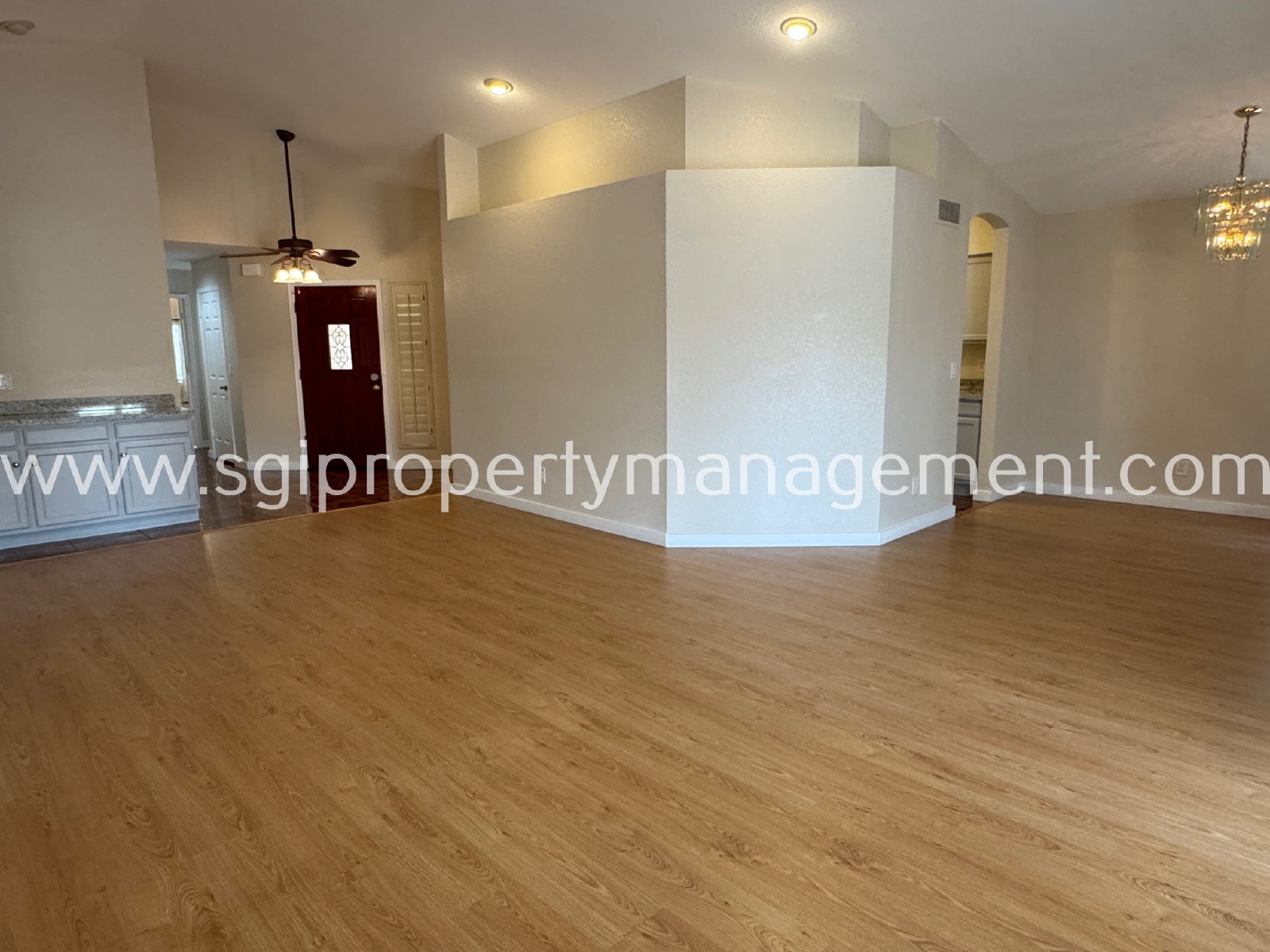 Charming Lakefront 3 bedroom, 2 bathroom home property image