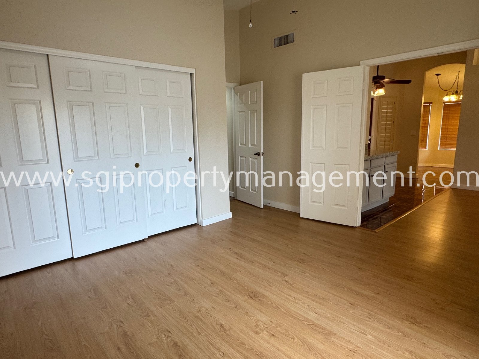 Charming Lakefront 3 bedroom, 2 bathroom home property image