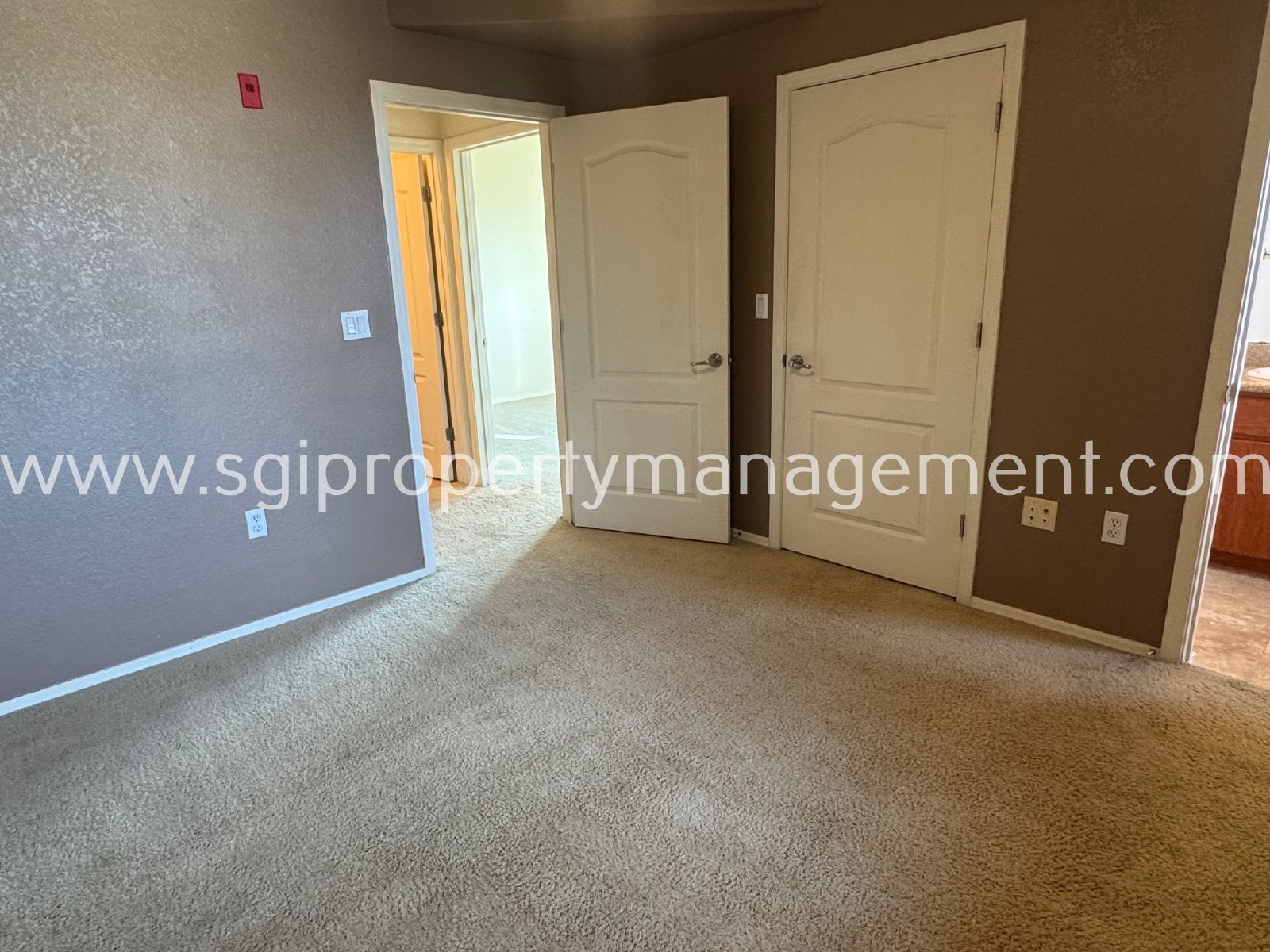 2 bedroom condo in gated community property image