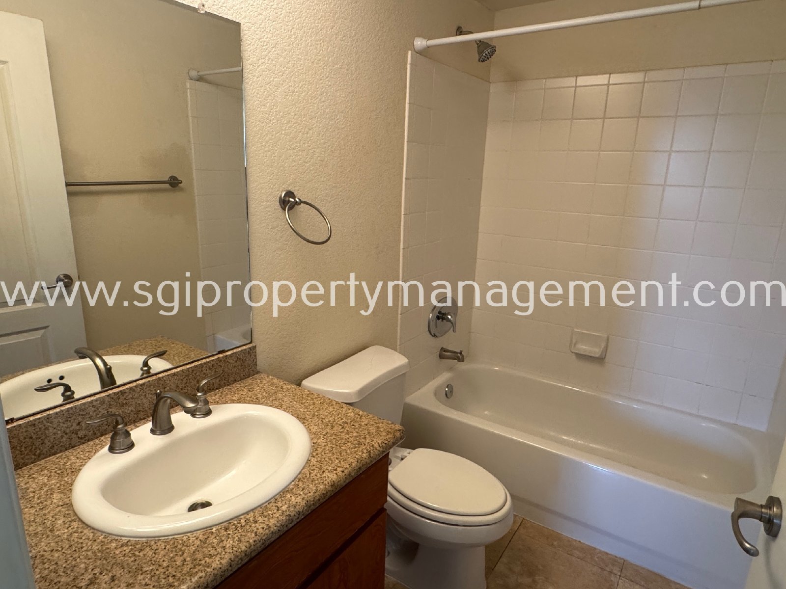 2 bedroom condo in gated community property image