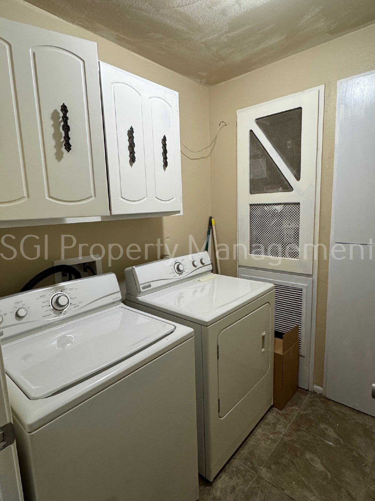 2 BEDROOM 2 BATHROOM HOME IN GREAT LOCATION!! property image