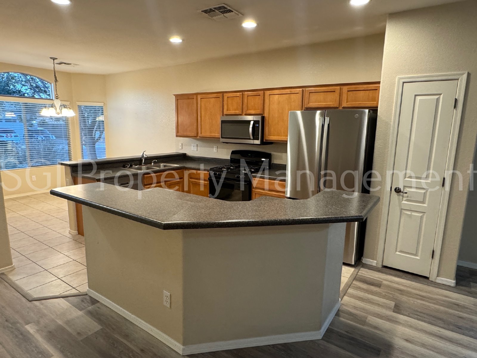 Great single level home ready fro your move in property image