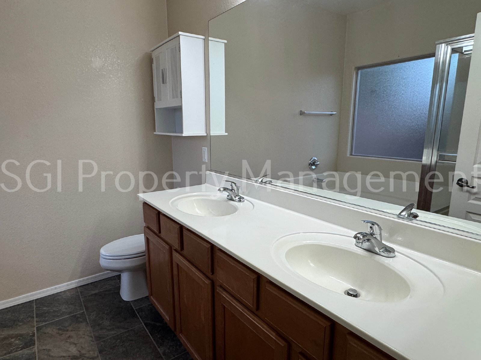 Great single level home ready fro your move in property image