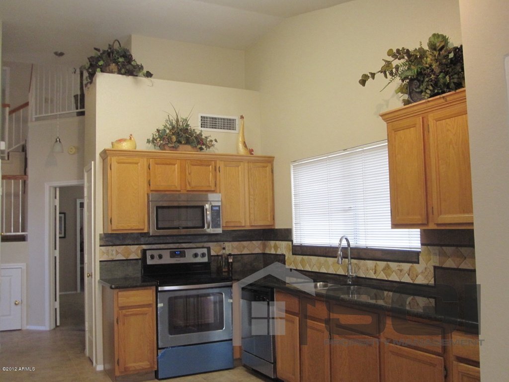 BEAUTIFUL ENERGY EFFICIENT UPGRADED 3 BEDROOM + LOFT!! property image