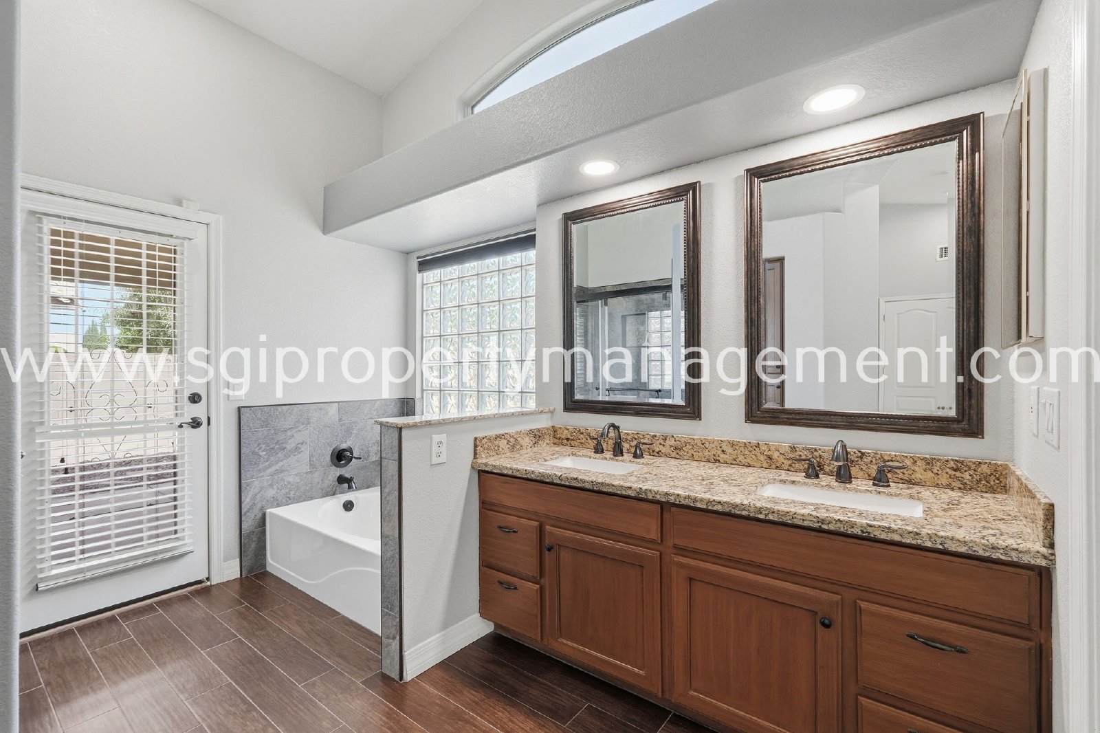 Updated 4 bedroom Peoria home property image