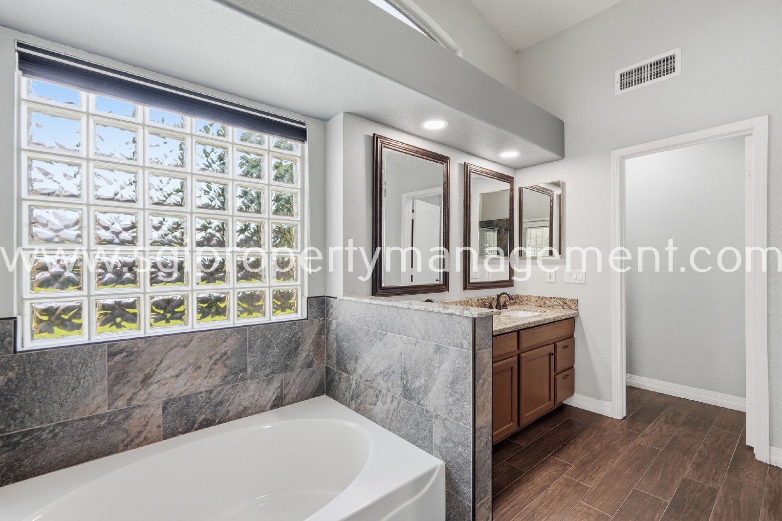 Updated 4 bedroom Peoria home property image