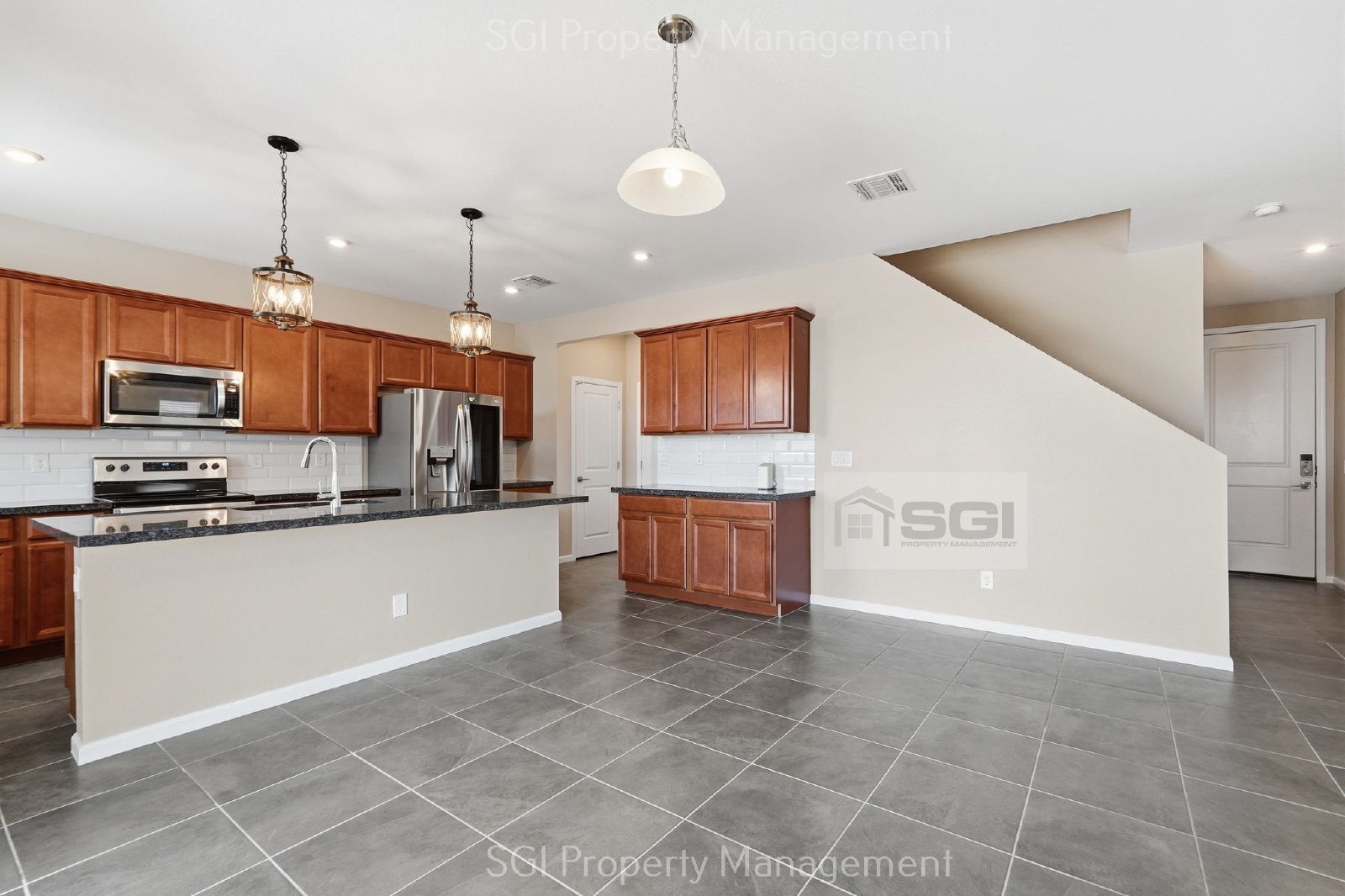 4 BEDROOM 3 BATHROOM SURPRISE HOME. property image