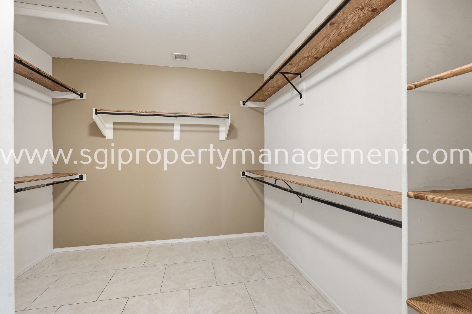 3 bedroom Waddell home with solar panels property image