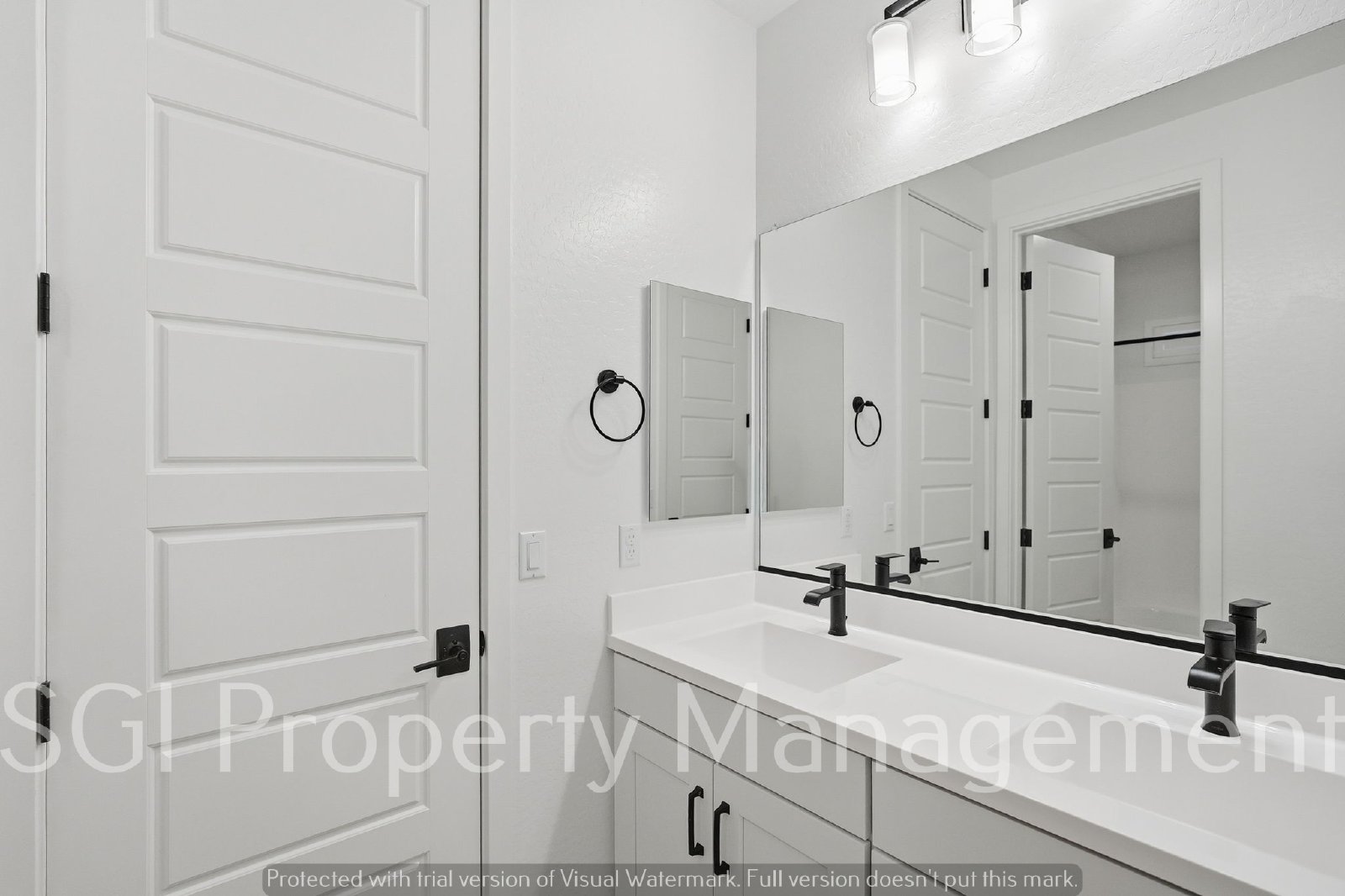 5 Bedroom Luxury Home in a gated community property image