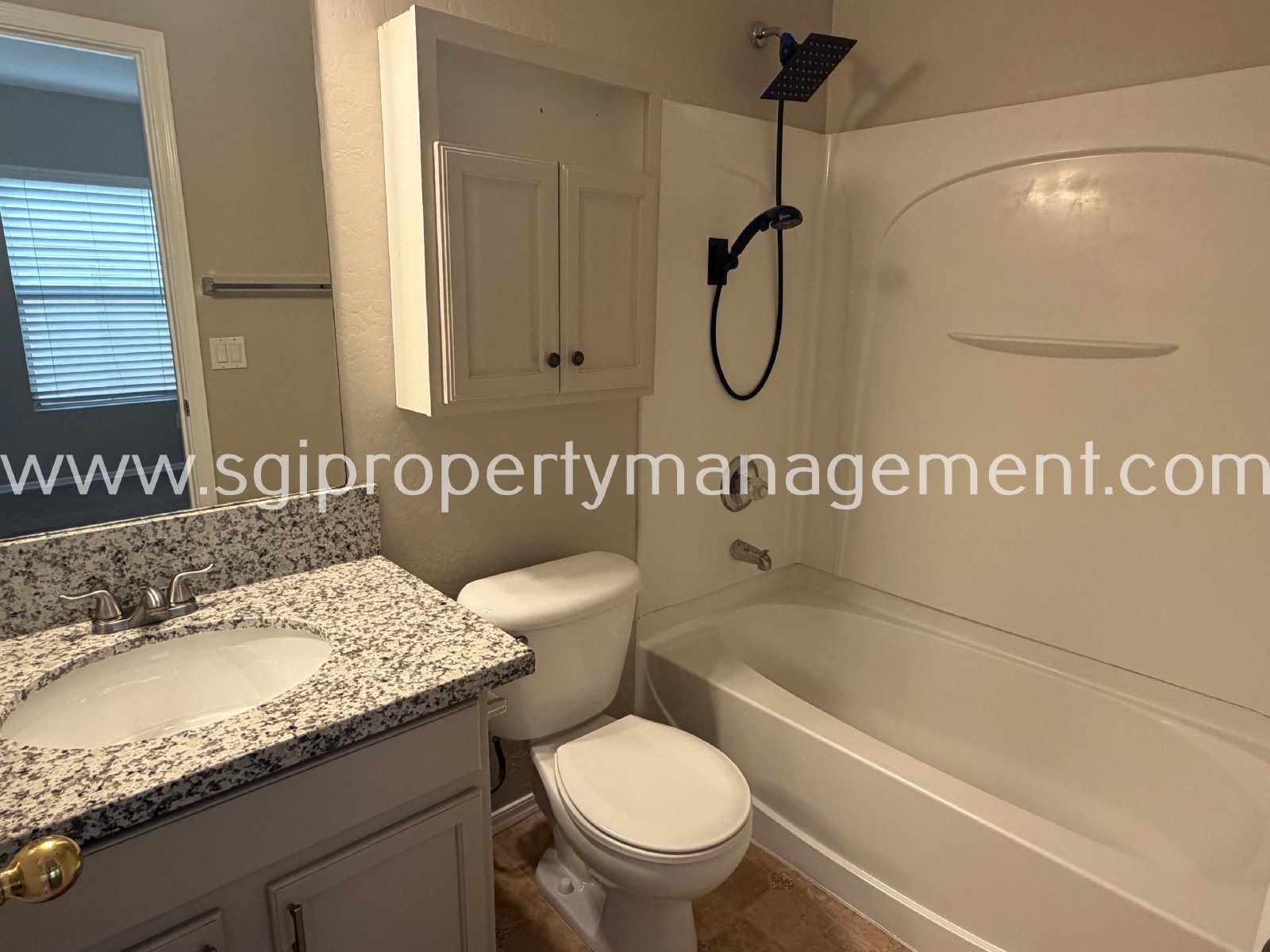BEAUTIFUL 3 BEDROOM TOWNHOUSE AND COMMUNITY POOL! property image
