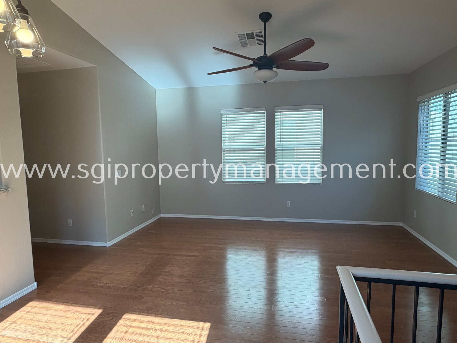 BEAUTIFUL 3 BEDROOM TOWNHOUSE AND COMMUNITY POOL! property image
