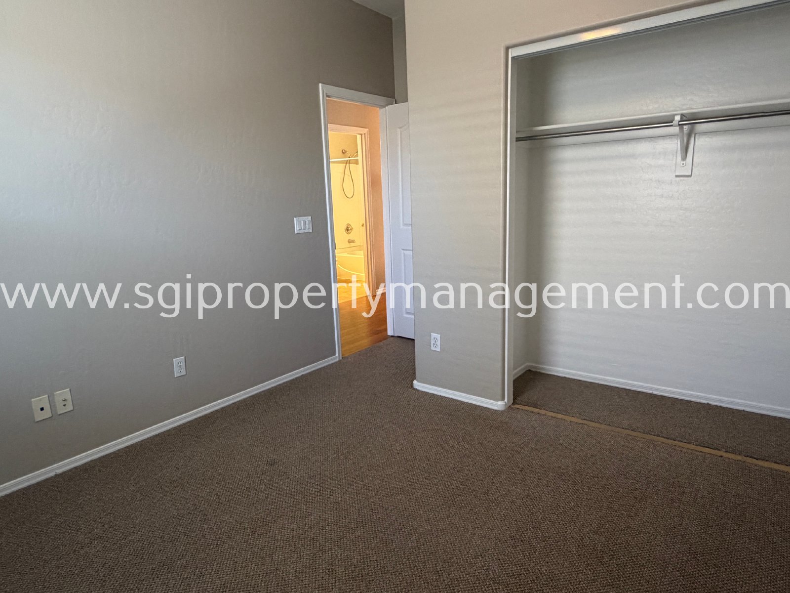 BEAUTIFUL 3 BEDROOM TOWNHOUSE AND COMMUNITY POOL! property image