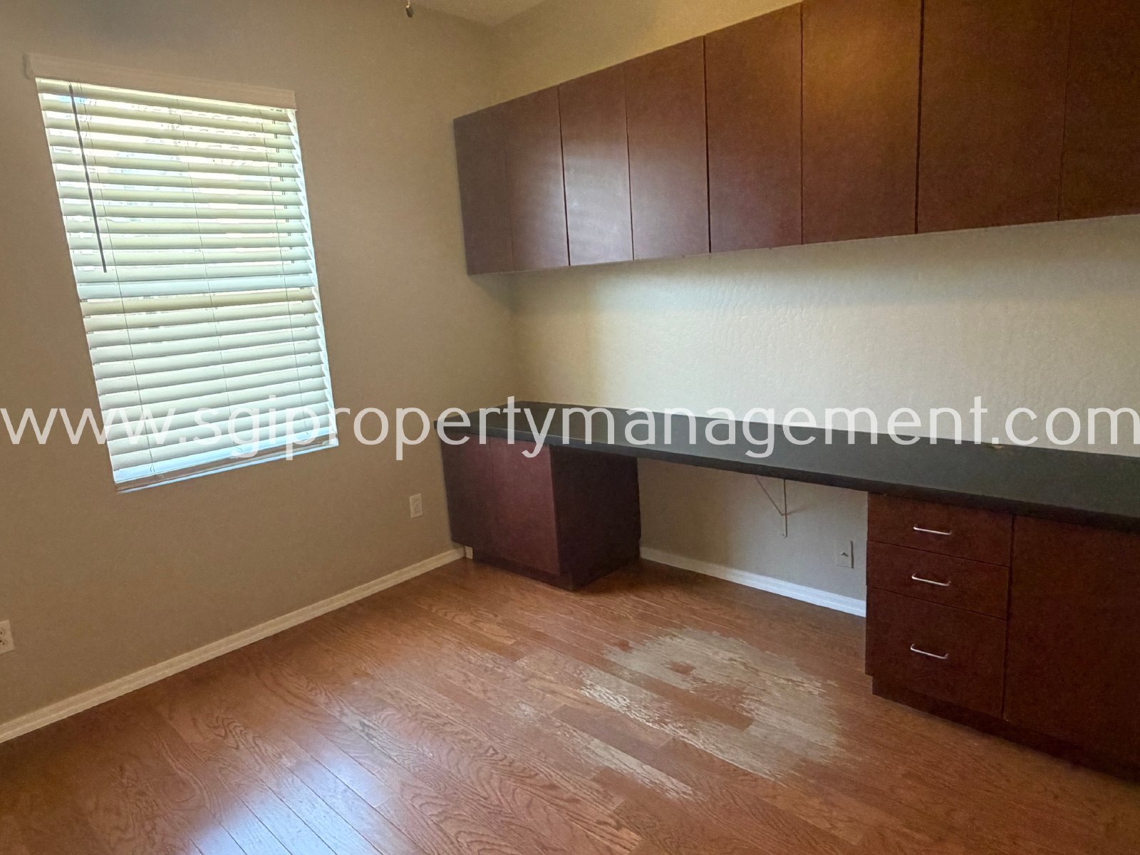 BEAUTIFUL 3 BEDROOM TOWNHOUSE AND COMMUNITY POOL! property image