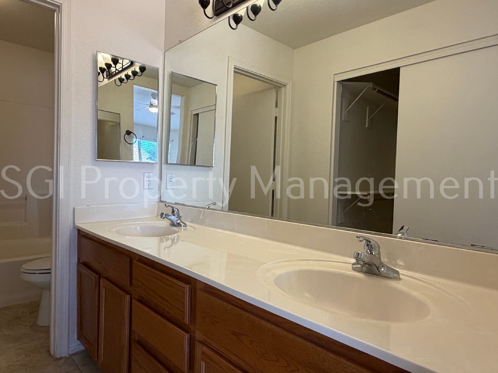 3 BEDROOM GLENDALE HOME property image