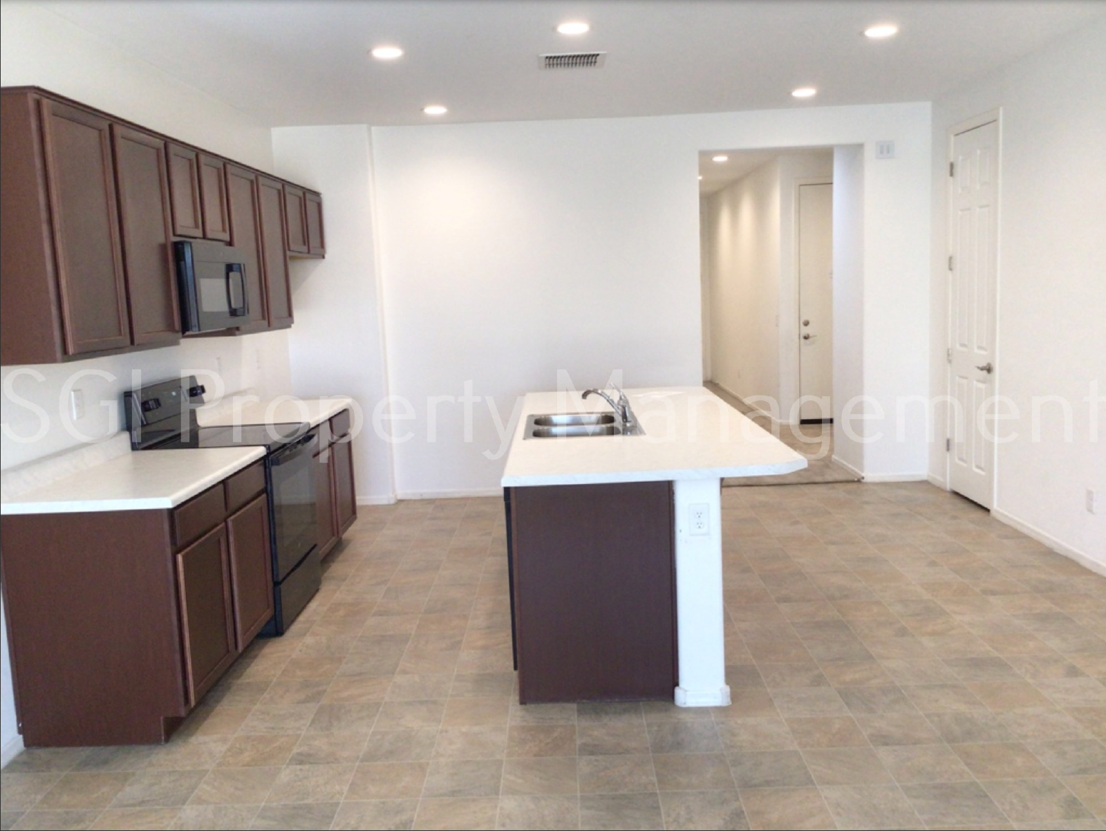 FANTASTIC 5 BR CASA GRANDE HOME WITH OVER 2,000 SQ FT! property image
