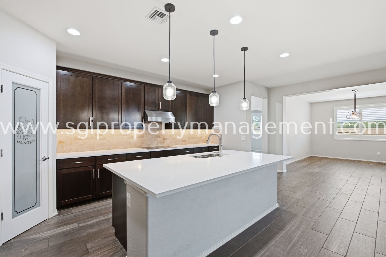 Beautiful 5 bedroom in Surprise property image