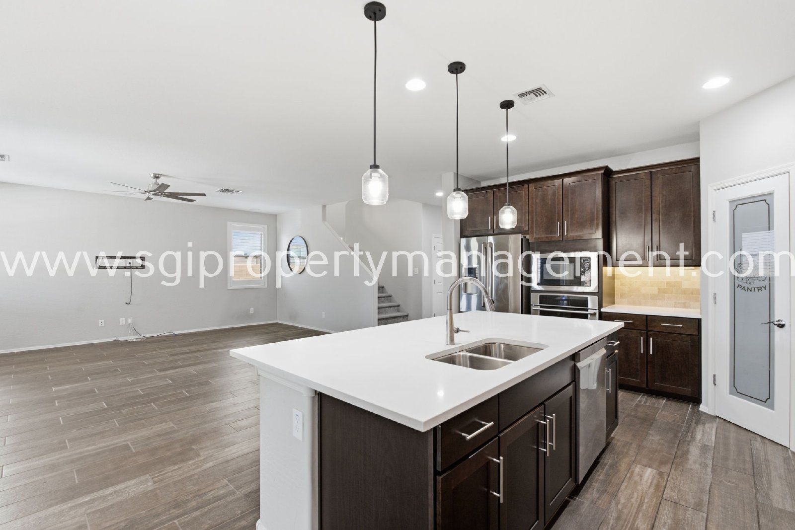 Beautiful 5 bedroom in Surprise property image