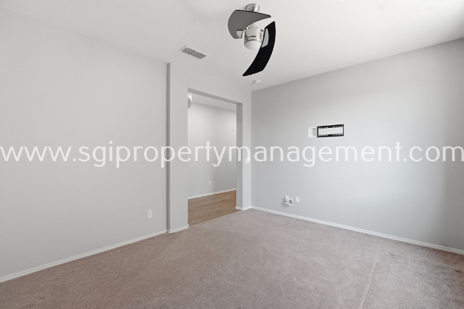 Beautiful 5 bedroom in Surprise property image