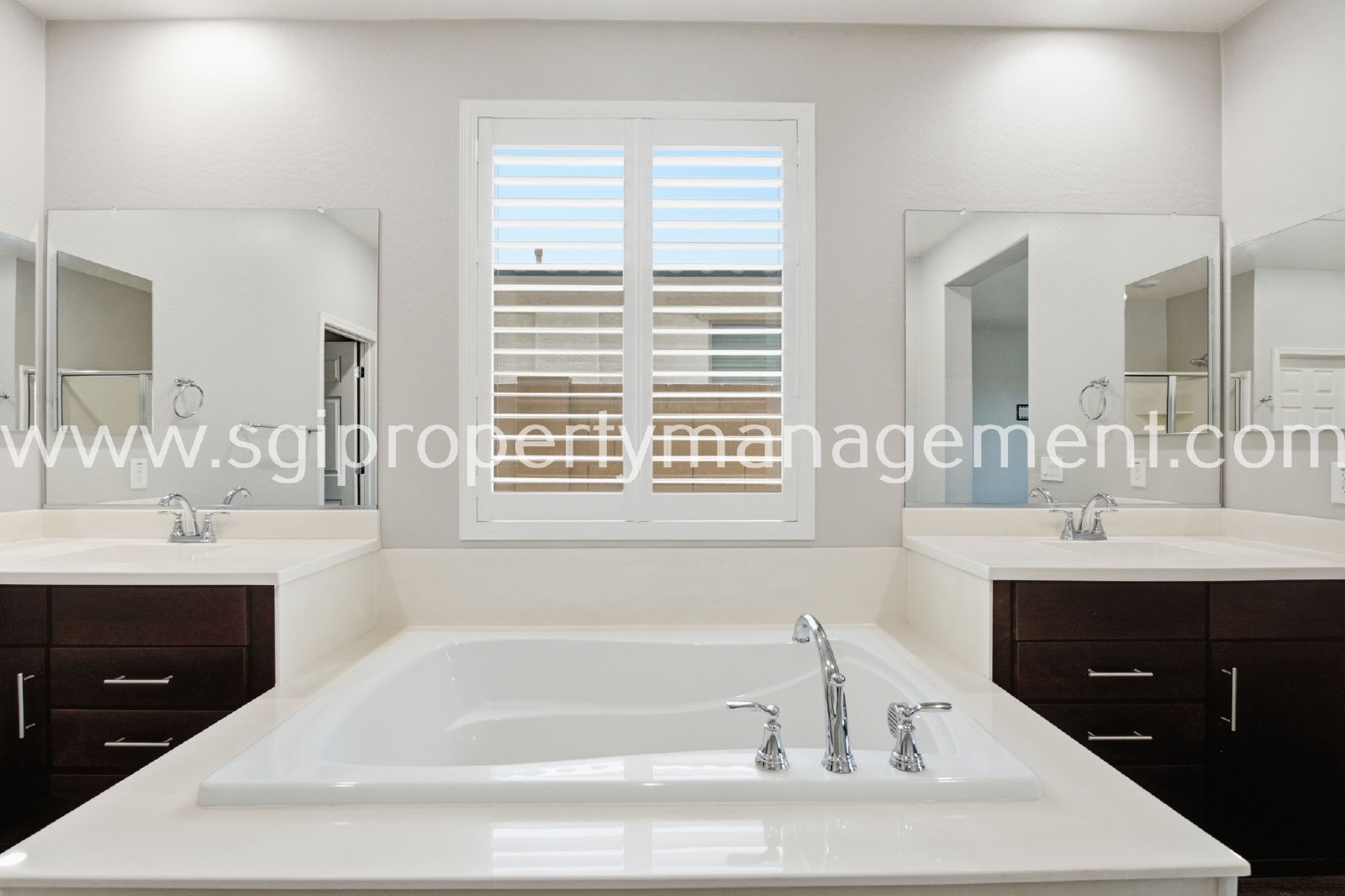 Beautiful 5 bedroom in Surprise property image