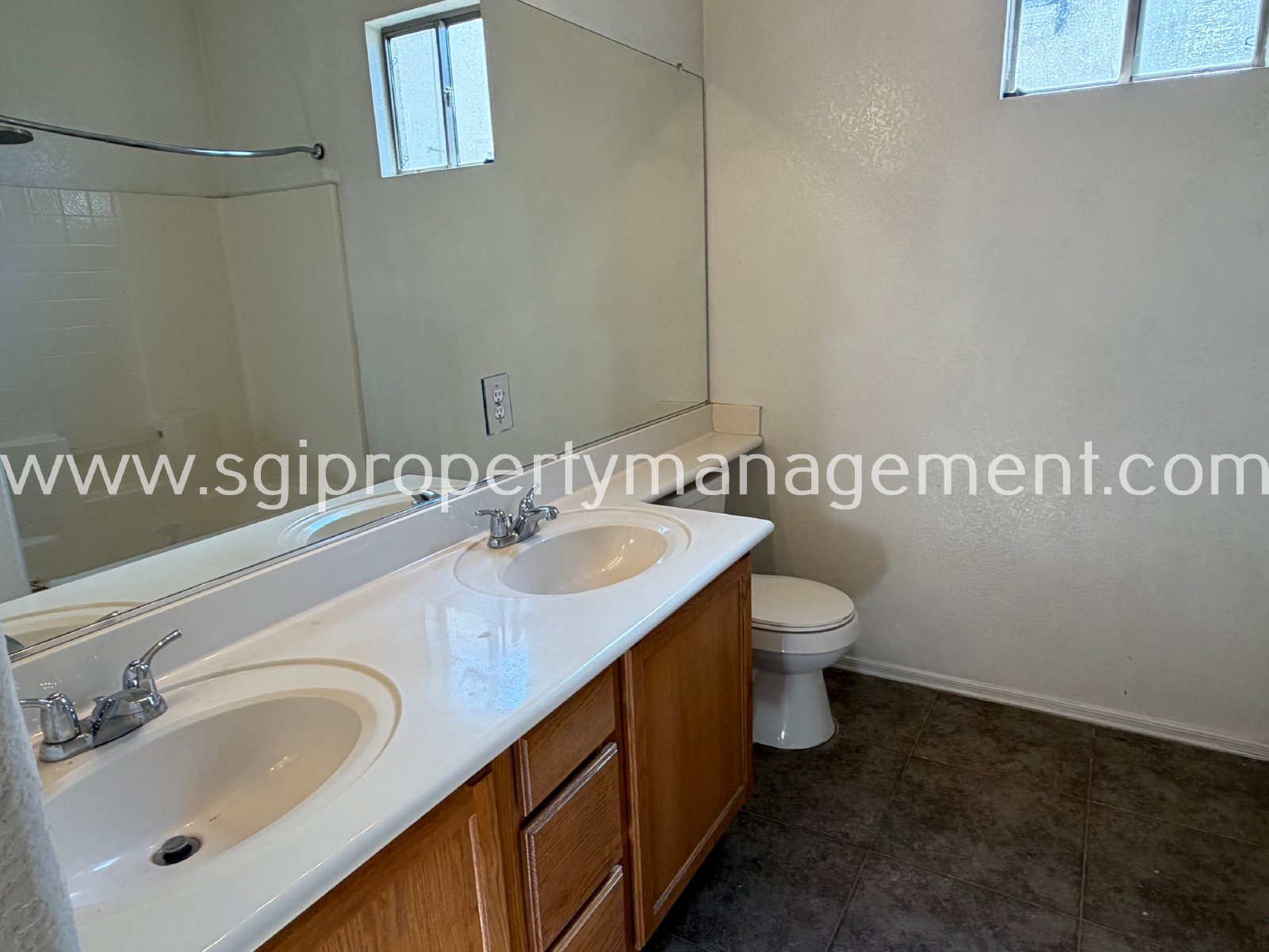 BEAUITFUL 4 BEDROOM RENTAL HOME! property image