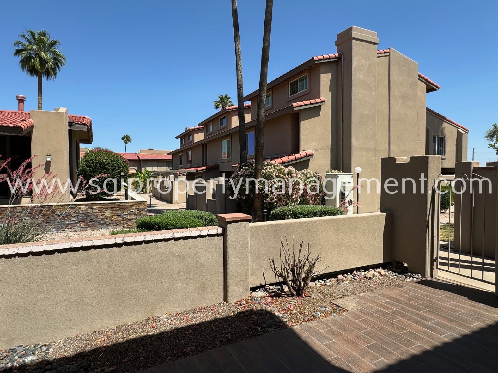 Modern Scottsdale home property image